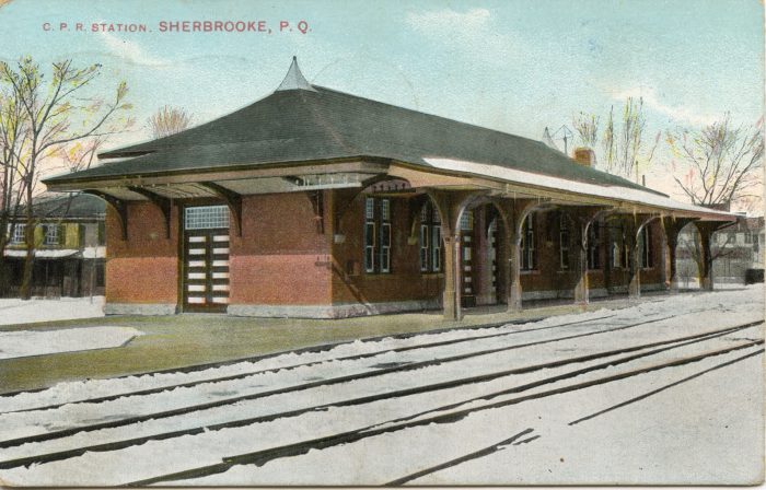 The façade and platform of the first CPR station in Sherbrooke, ca. 1907. (P058 Herbert Derick collection) P058-010-07-001-040
